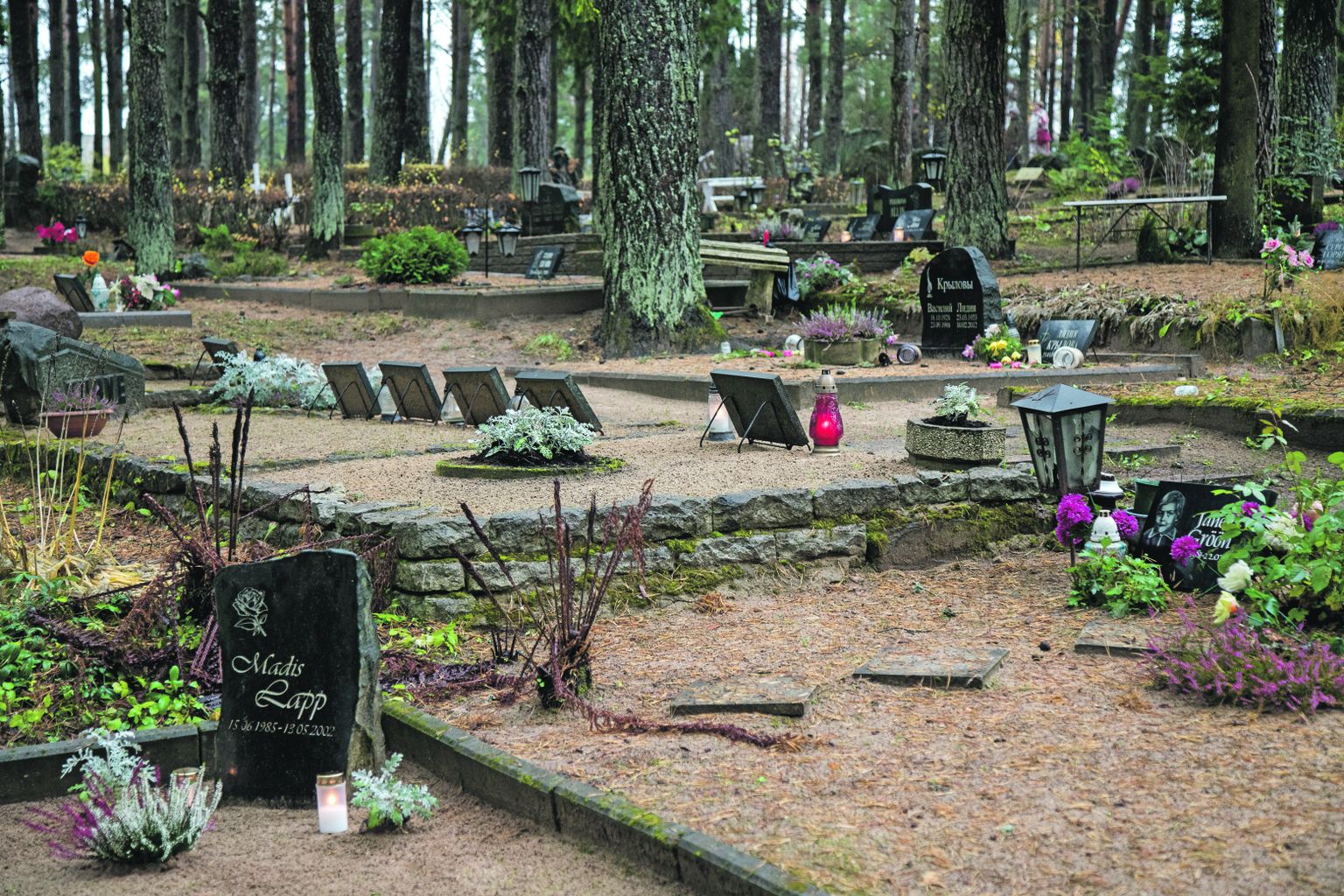 Обнаружить, что на могиле близкого человека побывали хулиганы, очень больно. К счастью, в Эстонии такое происходит не очень часто.