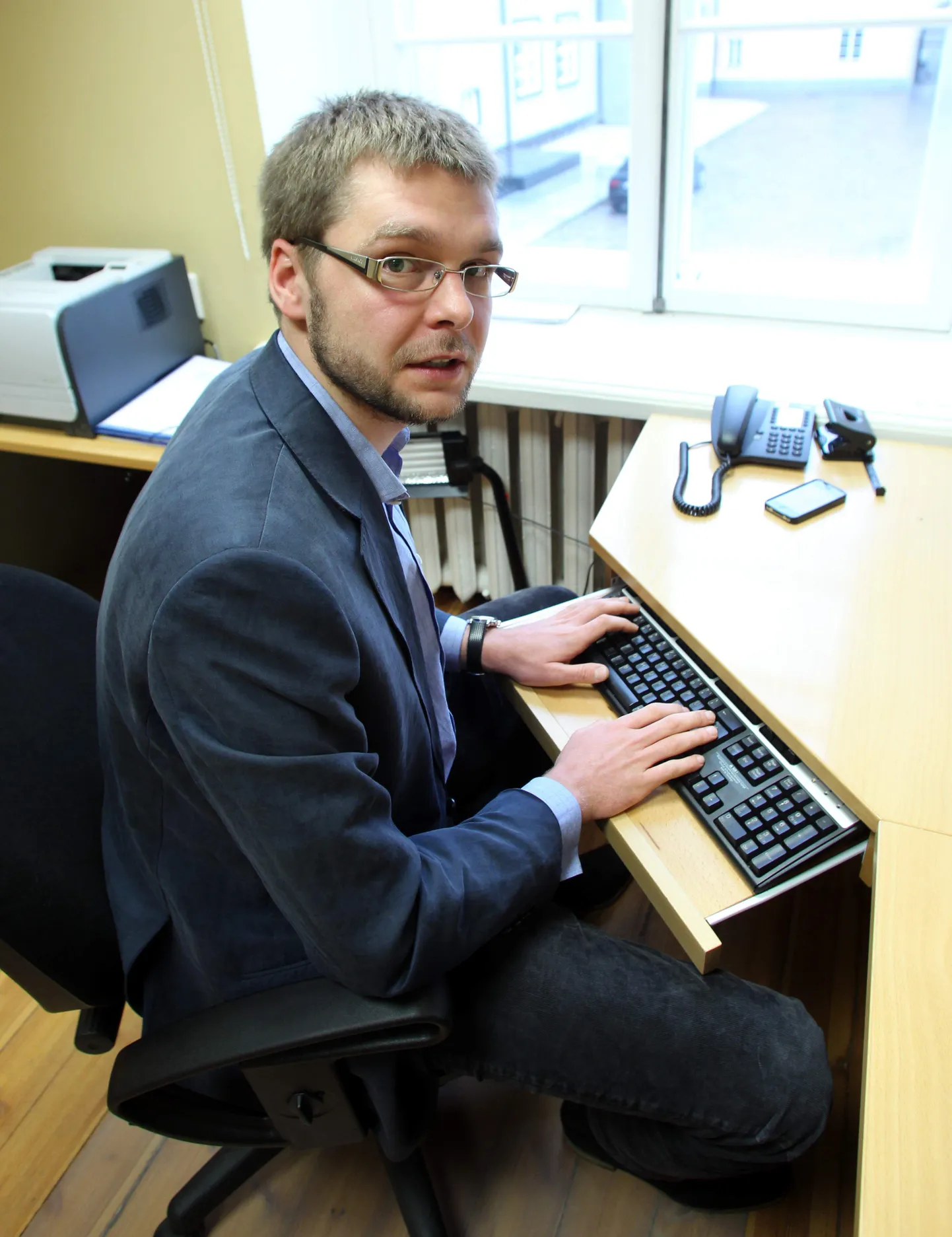 Jevgeni Ossinovski online-väitlemas.