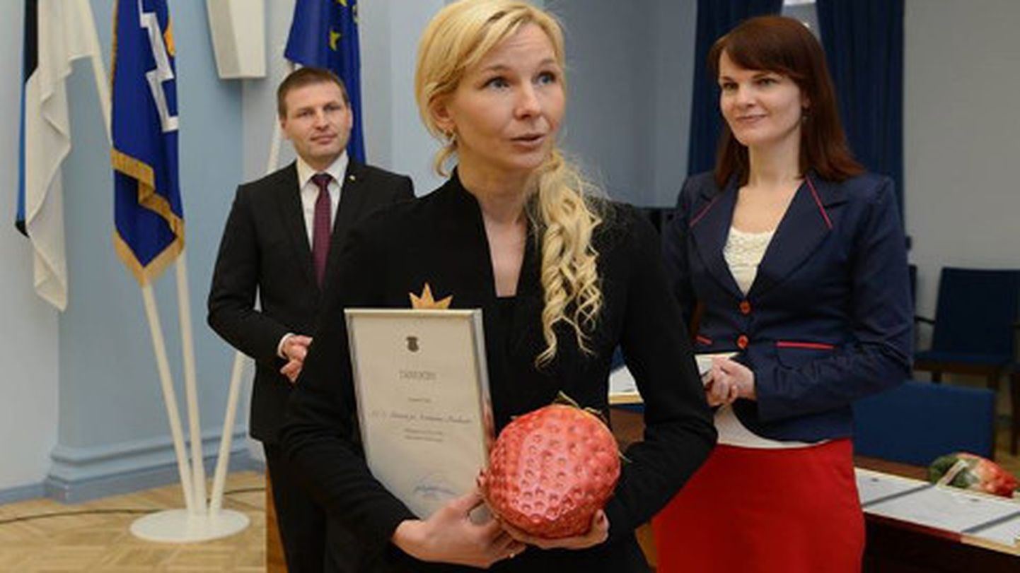 Teiste seas andis siseminister Hanno Pevkur regionaalarengu auhinna Avinurme puiduaida perenaisele Eveli Toomingale, kes sai mälestuseks Rita Randmaa tehtud keraamilise maasika.