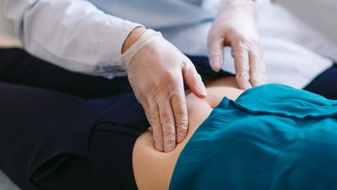 Tūkstošiem Lielbritānijas ārstu sekoja piecu dienu streikam