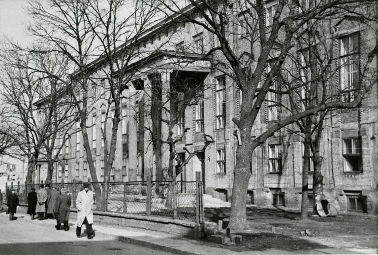 Здание дома политпросвещения по окончании строительства, 1940-е гг.