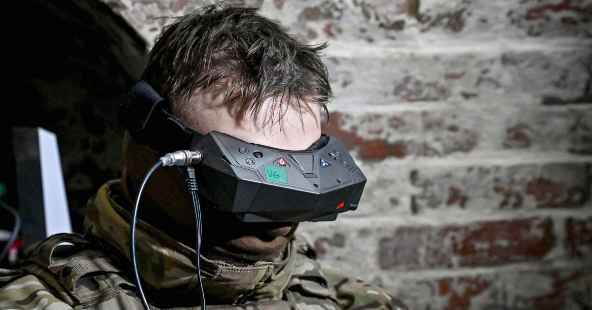 Ukraina droonid ründasid Vene lahingutehnikat hoone sees