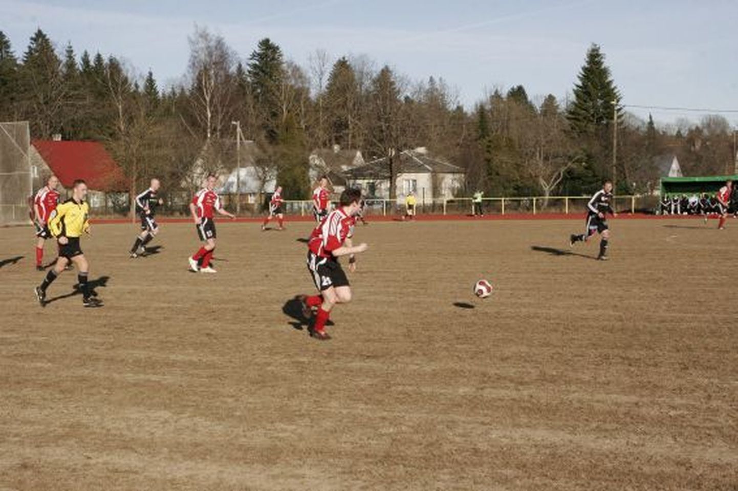 Kevadel mängis Türi JK Ganvix (punases) karikavõistluste veerandfinaalis meistriliigaklubi Nõmme Kaljuga