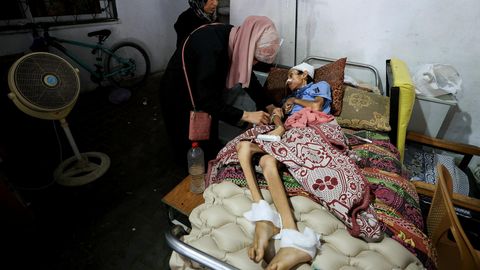 Gaza se spopada z lakoto, napadena skladišča WHO