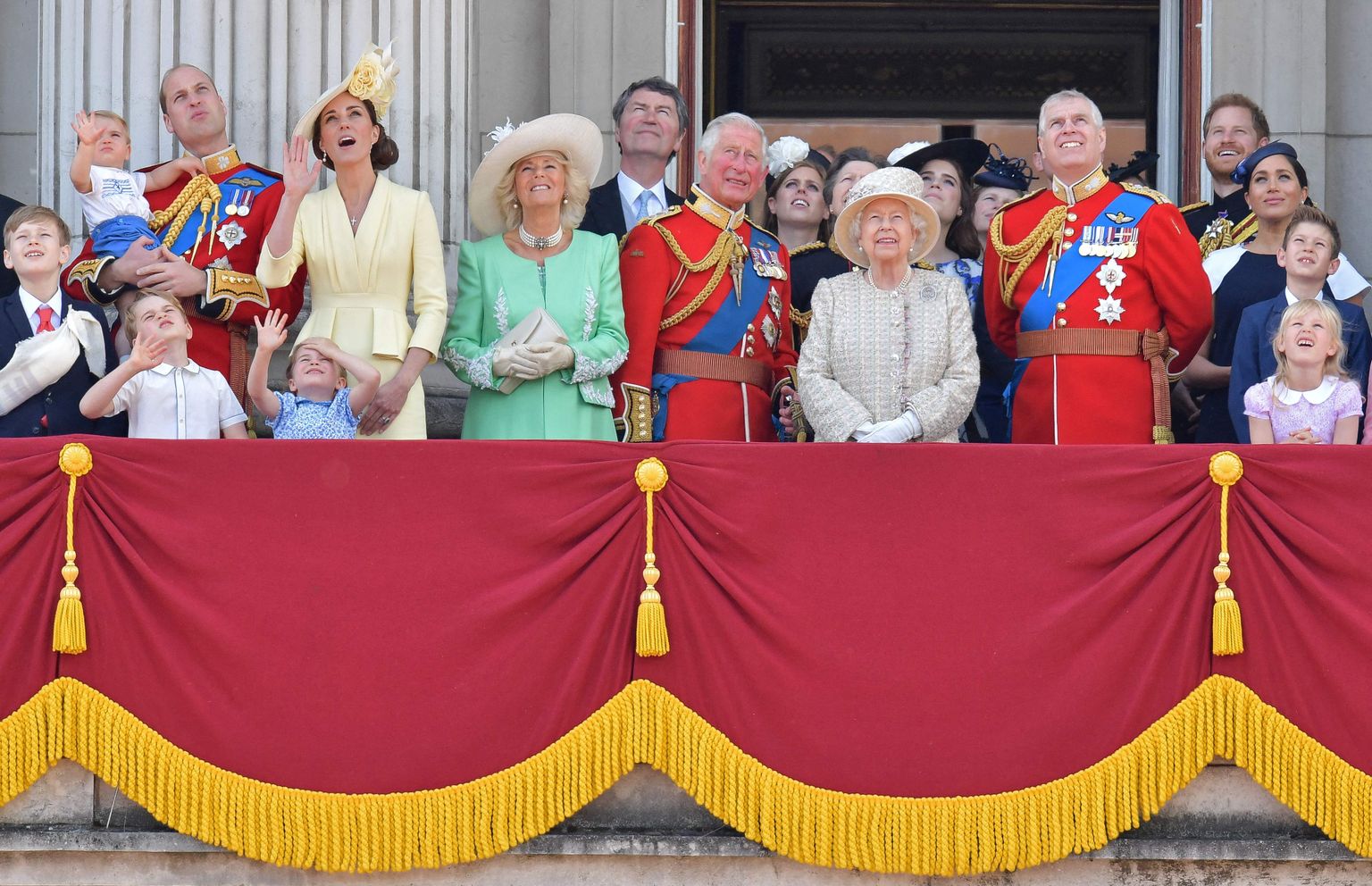 Paljud Briti kuningapere liikmed Buckinghami palee rõdul 2019. aasta 8.juunil.