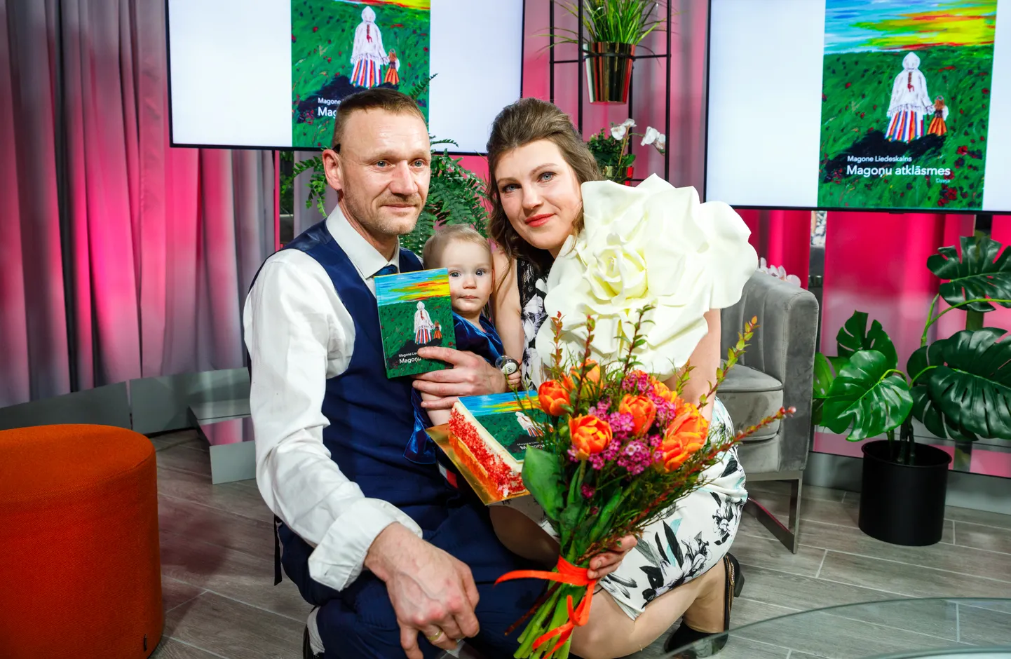 Magones Šutovienes dzejas grāmatas "Magoņu atklāsmes" atklāšanas svētki
