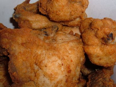 KFC krõbekana võib olla tore suupiste, kuid kas ühest tükist kanast piisab terve pika lennureisi ajaks?