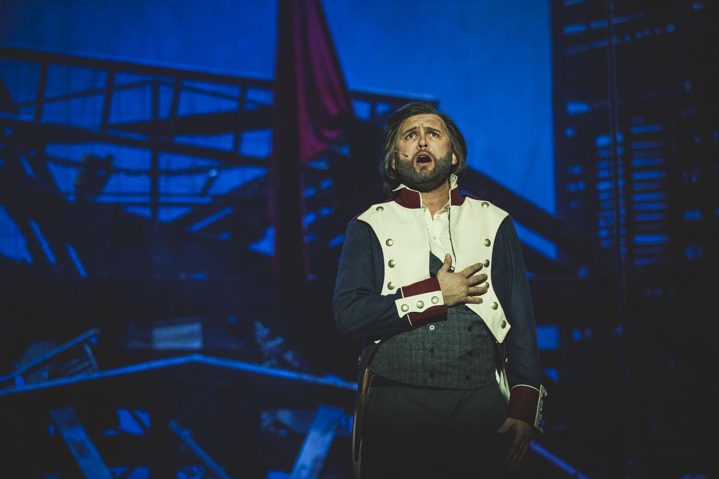 «Hüljatute» peategelast Jean Valjeani mängiva Koit Toome haigestumise pärast tuli teisipäeval etendus ära jätta.