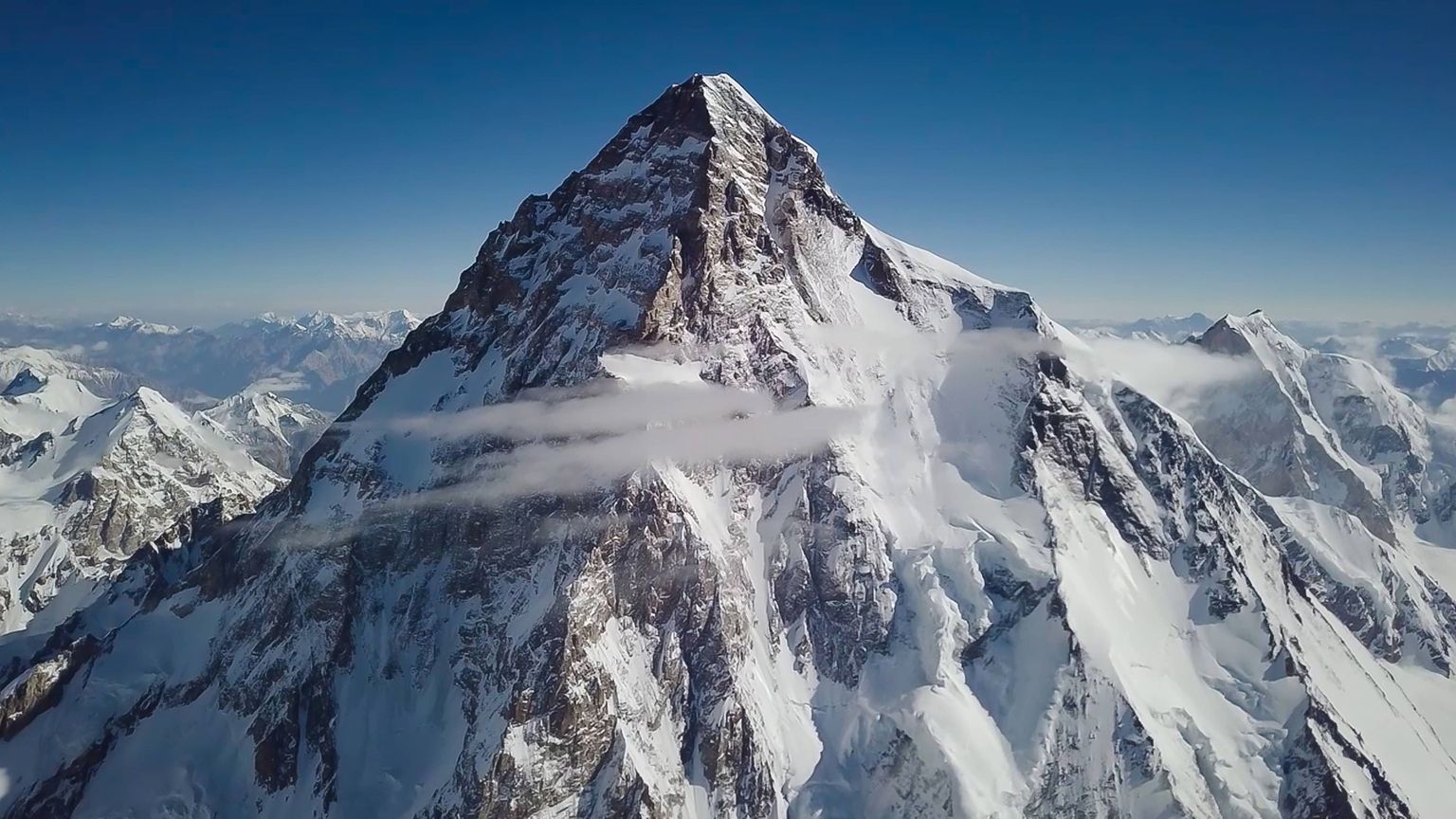 Maailmas kõrguselt teine mägi K2, mis ulatub 8611 meetrini ning mis asub Pakistani ja Hiina piiril