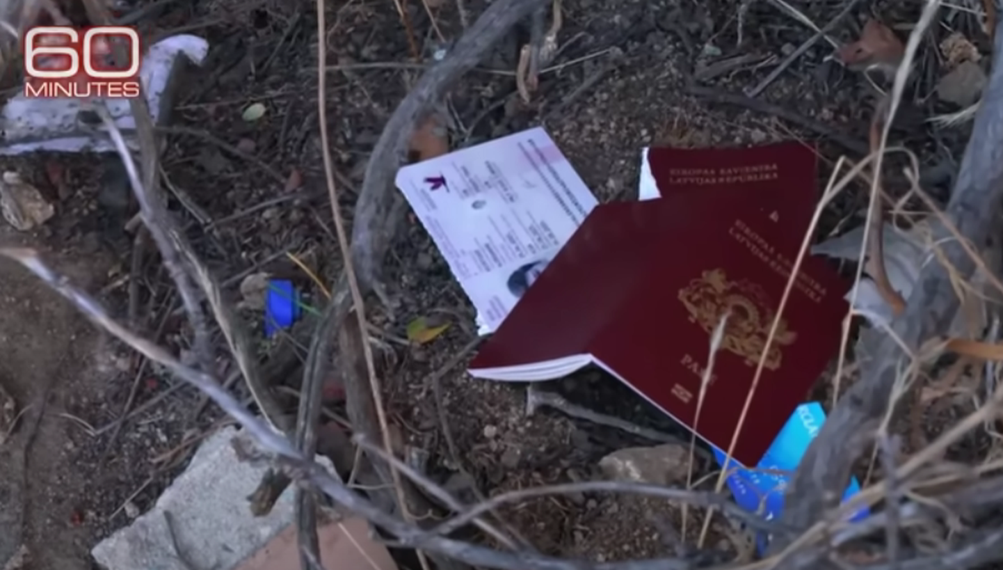 В сюжет о нелегальной иммиграции в США попала женщина, которая выбросила в кусты латвийский паспорт