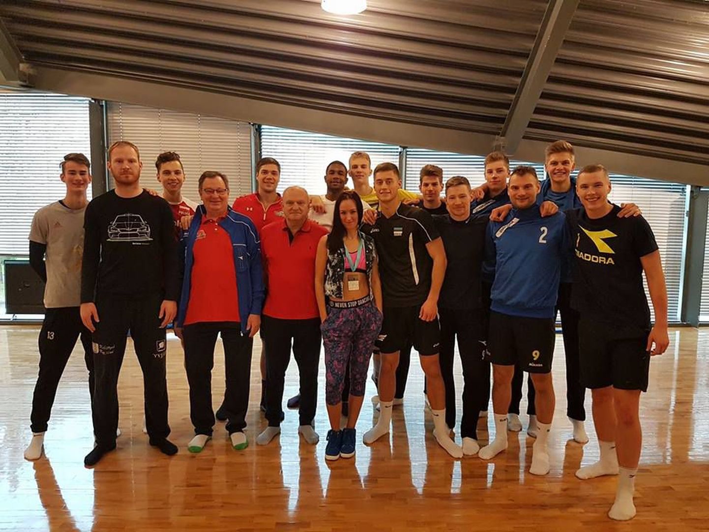 Järvamaa võrkpalliklubi koos zumba treener Alyona Tinyakovaga.