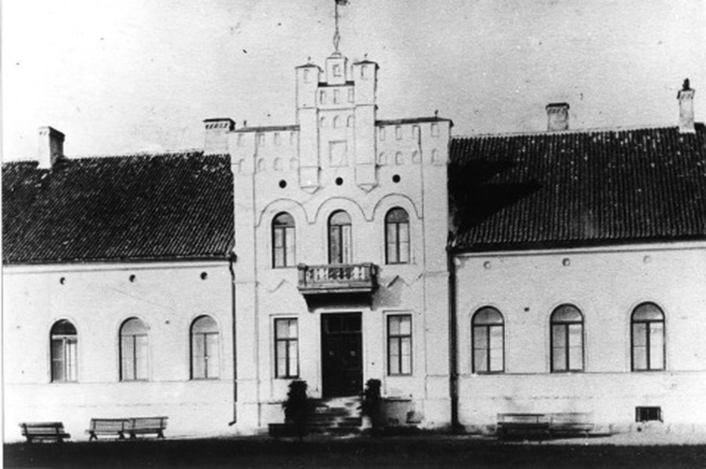 Teadaolevalt vanim pilt Illuka mõisa 1888. aastal valminud peahoonest on pärit 20. sajandi algusest.