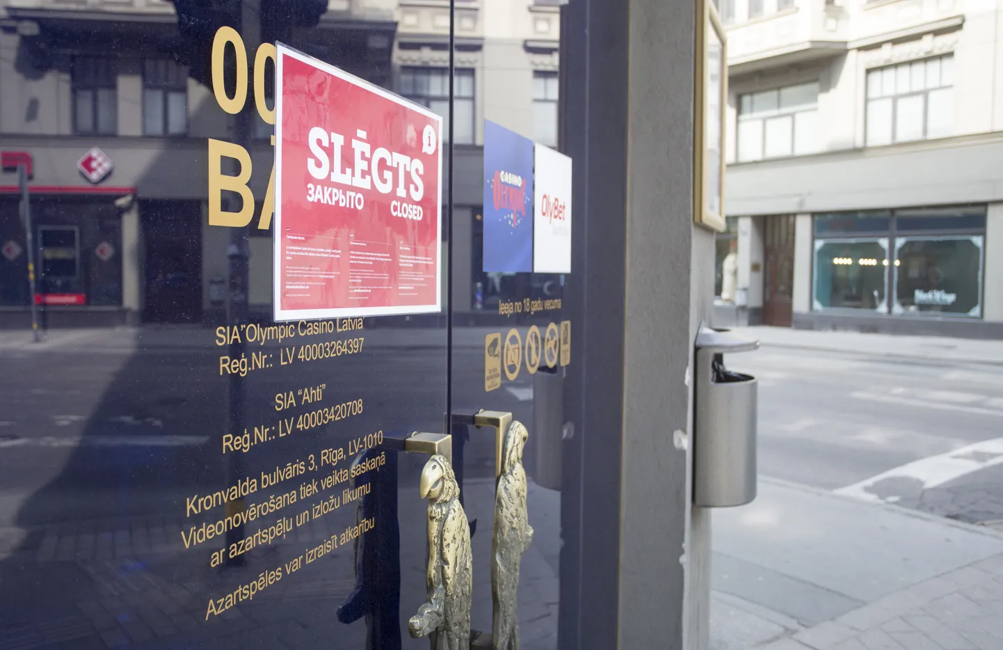 Informatīvs uzraksts pie slēgtās spēļu zāles "Olympic Casino"