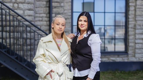 OFF THE REC ⟩ Laulja Merilin Mälk ei karda olla haavatav: sahtlisse jäänud laul, armastus, mis tuli ootamatult ja kadunud karakter