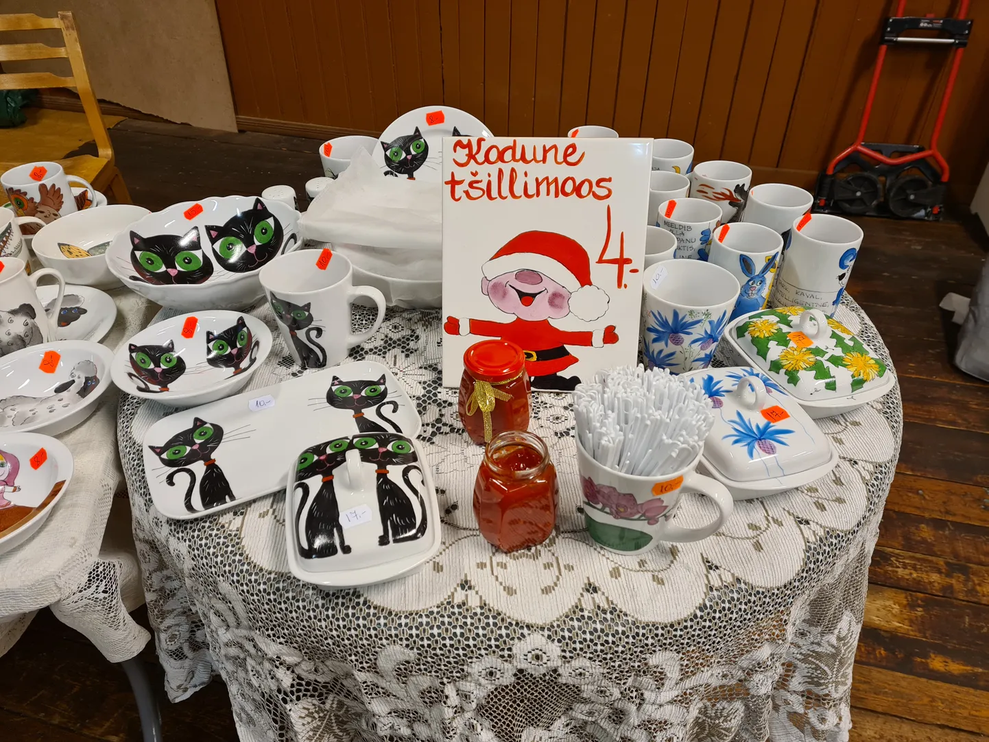 Abja-Paluojal sai laupäeval osa jõululaadast, kus pakuti kaupa mitmele maitsele.
