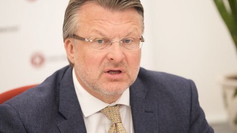 Šlesers kritizē Kulberga izvēli veidot valdību kopā ar JV
