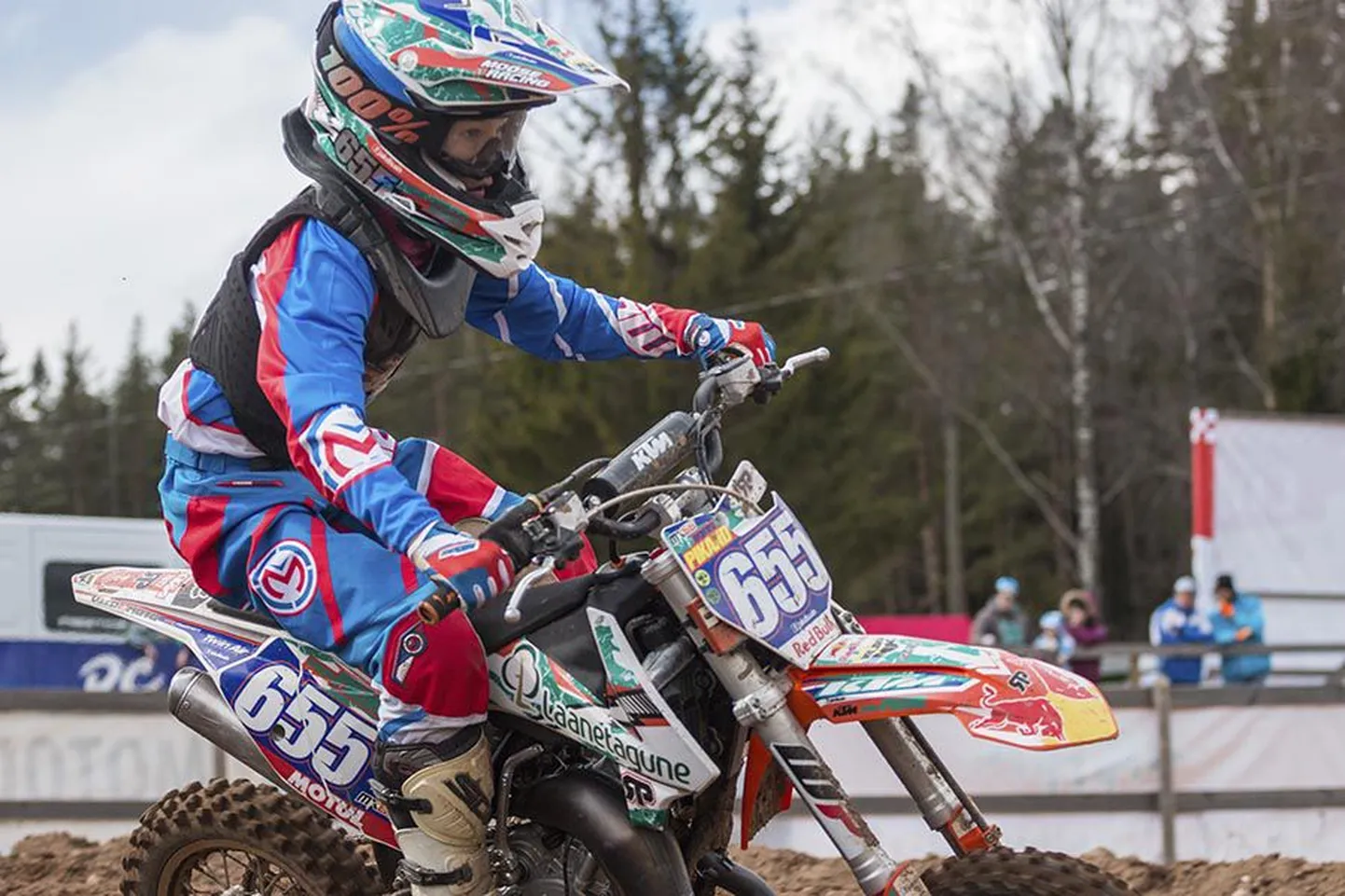 Romeo Pikand võitis Linnamäe motokrossirajal Eesti noorte karikasarja etapi.