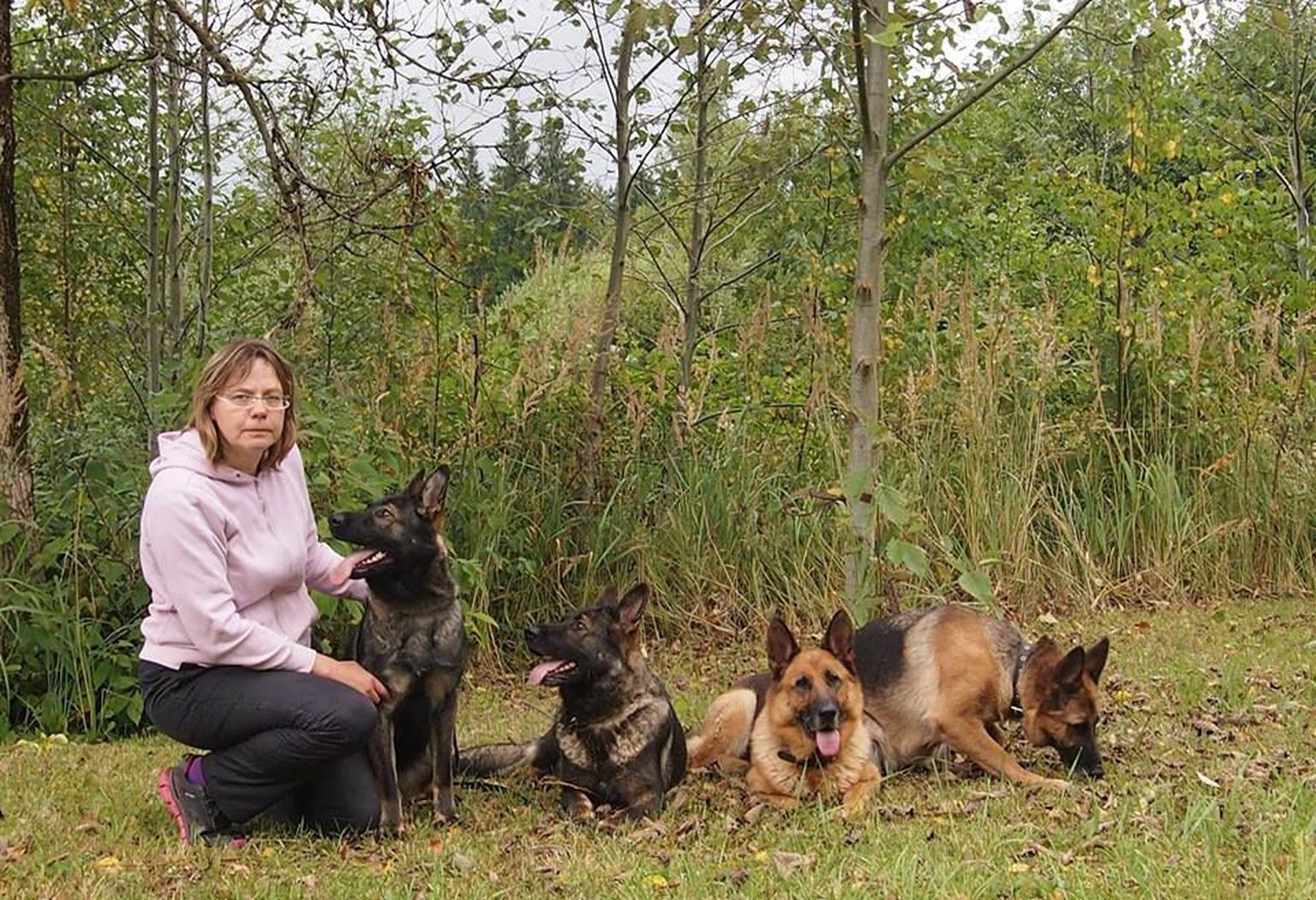 Kogemustega koolitaja Jana Juhkam on oma koertega korduvalt võistlustel ning näitustel edukalt osalenud.