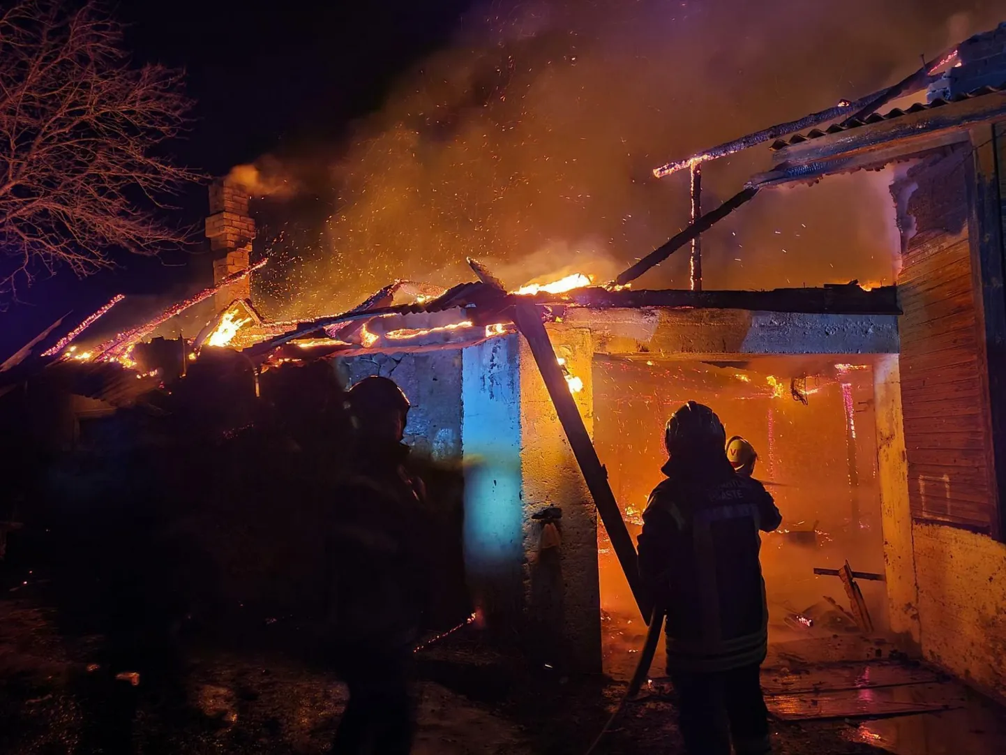 Kolkjas hukkus tulekahjus kolm inimest.