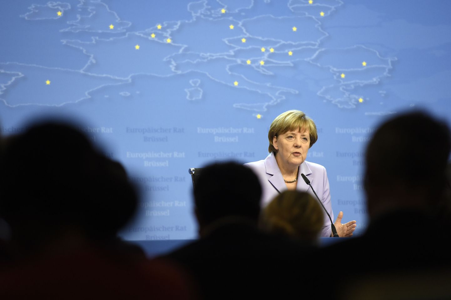 Saksamaa kantsler Angela Merkel hakkab Saksamaa poliitikutega Kreeka olukorda ja selle võimalikke tagajärgi arutama.