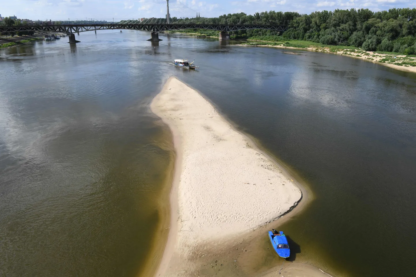 Местами уровень воды в реке Висла опустился до 40 см.