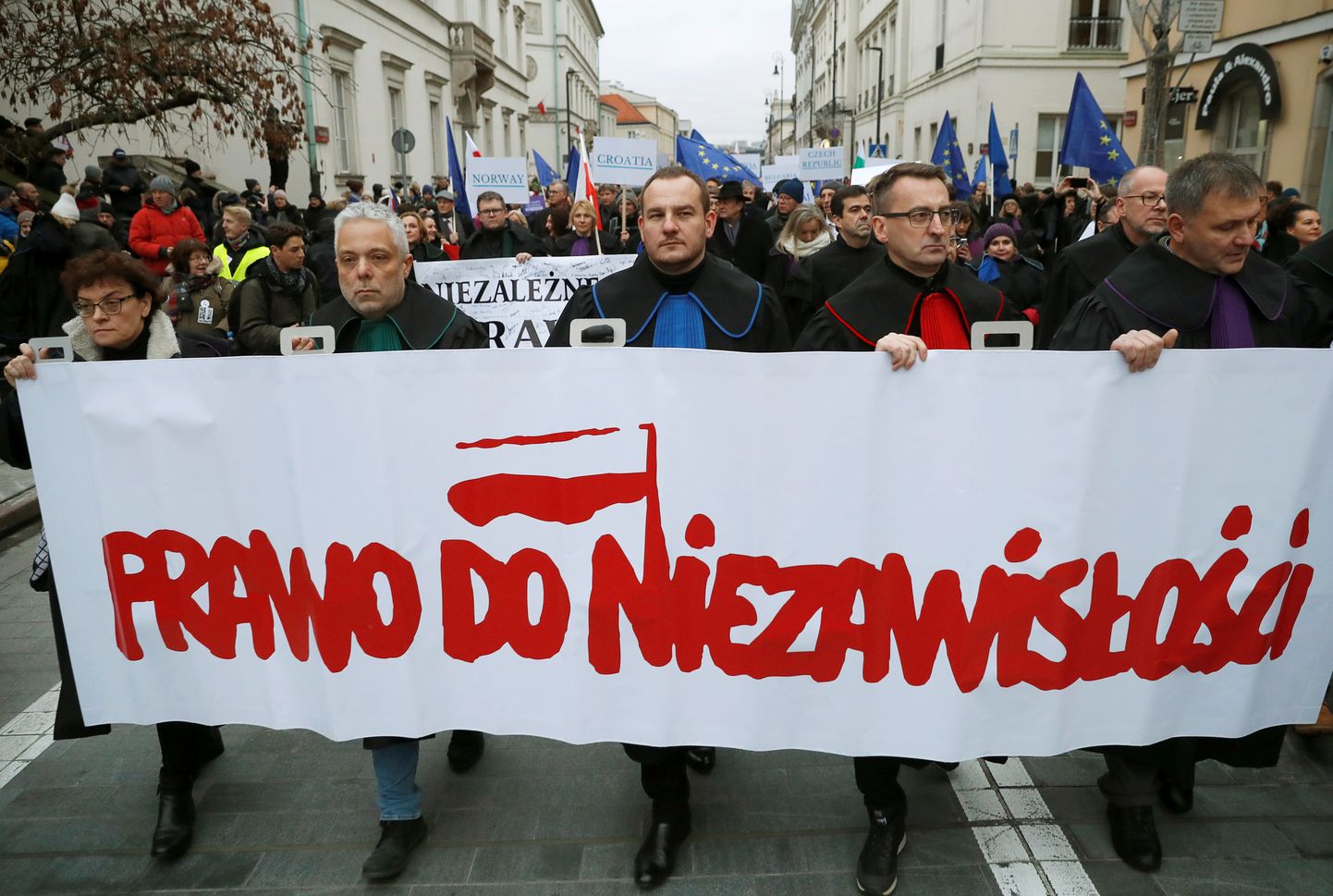 Meeleavaldajad Varssavis.
