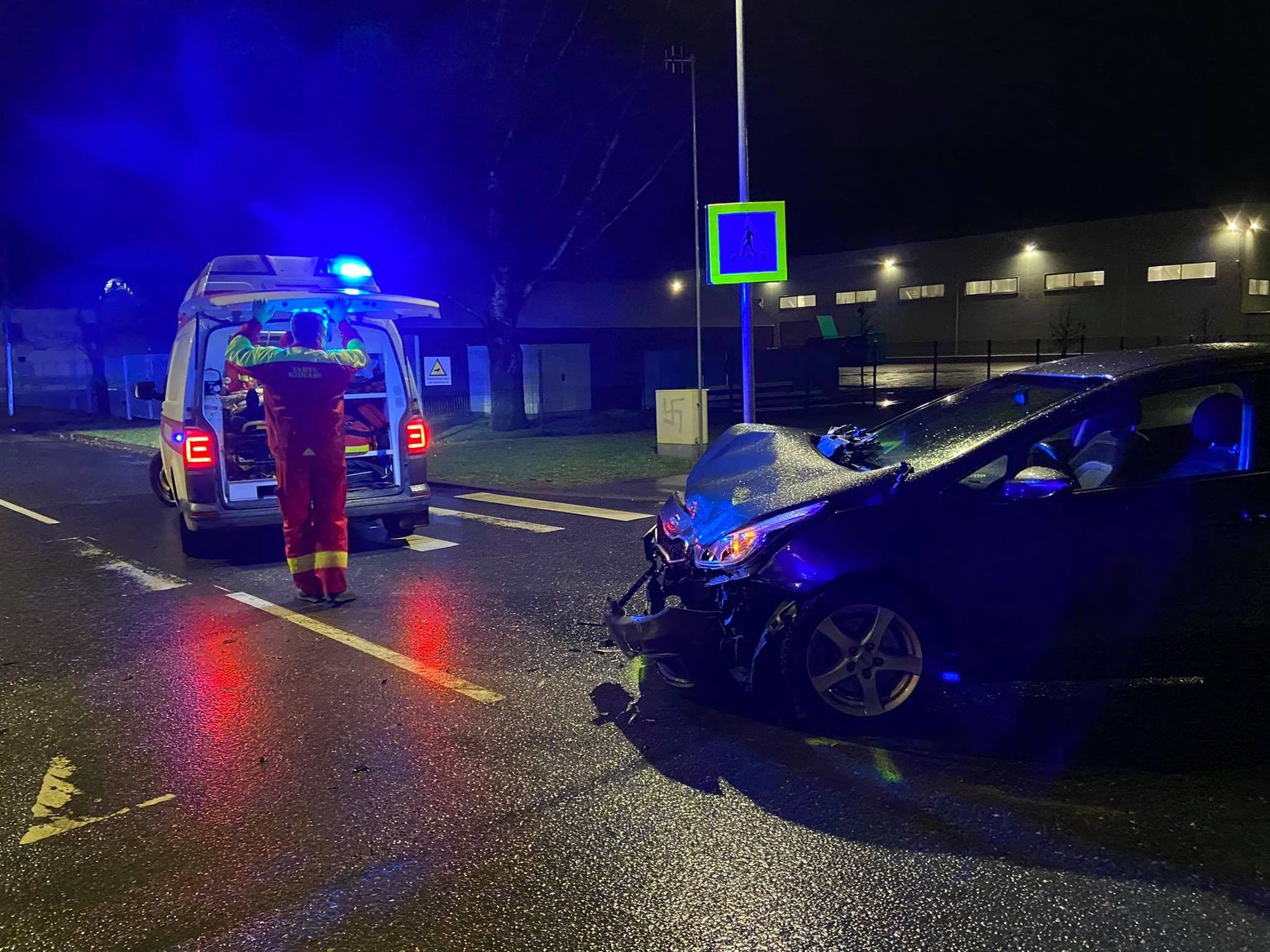 Paides Tööstuse ja Karja tänava nurgal põrkasid kokku sõiduautod Kia ja Ford.