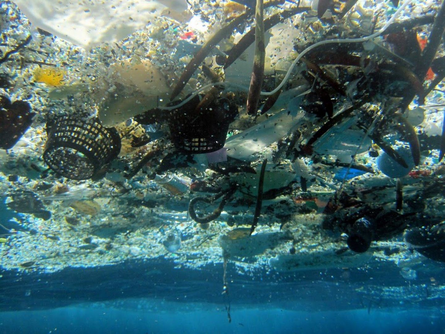 Ookeanis hulpiv plastmass