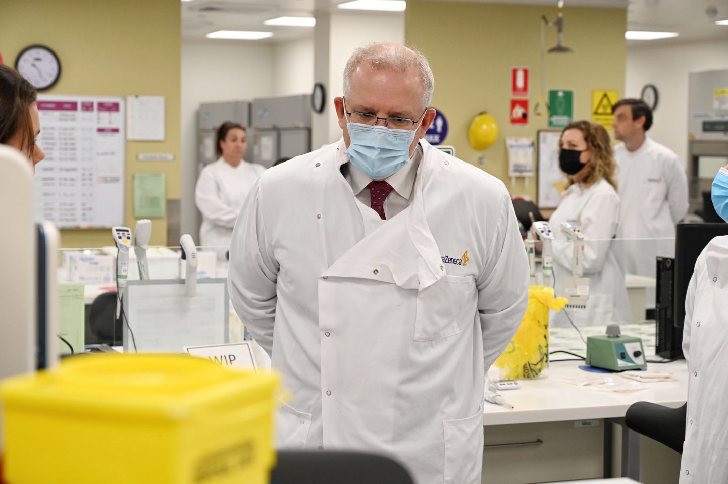 Austraalia peaminister Scott Morrison külastamas farmaatsiahiiu AstraZeneca laborit, mille võimalikku koroonaviiruse vaktsiini hakataks katsete eduka läbimise korral tootma Austraalias.