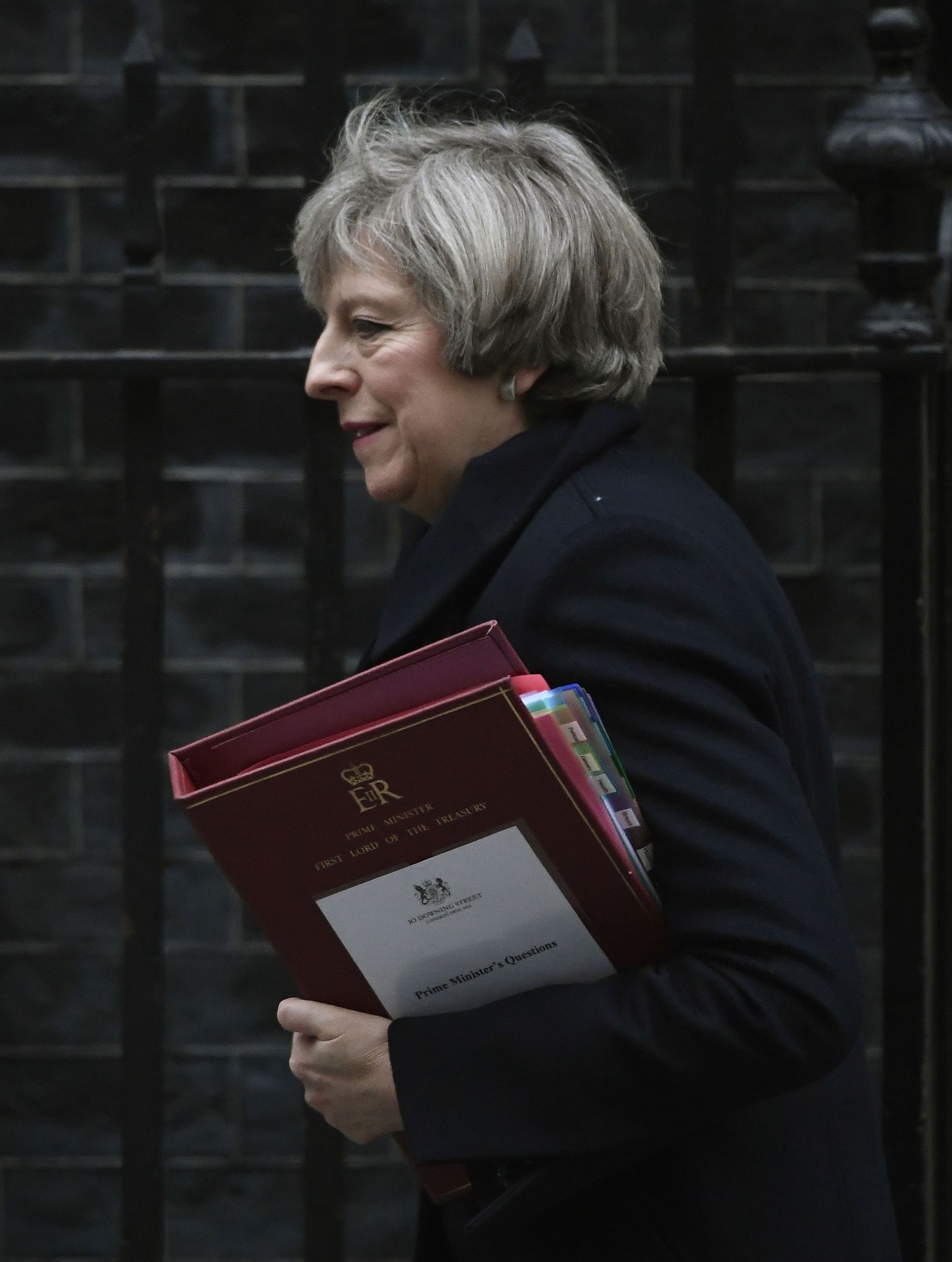 Suurbritannia peaminister Theresa May parlamenti suundumas.