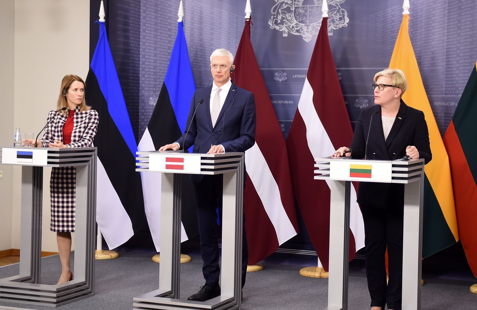 Igaunijas premjerministre Kaja Kallasa (no kreisās), Latvijas Ministru prezidents Krišjānis Kariņš un Lietuvas premjerministre Ingrīda Šimonīte piedalās preses konferencē pēc Baltijas Ministru padomes Premjerministru sanāksmes.