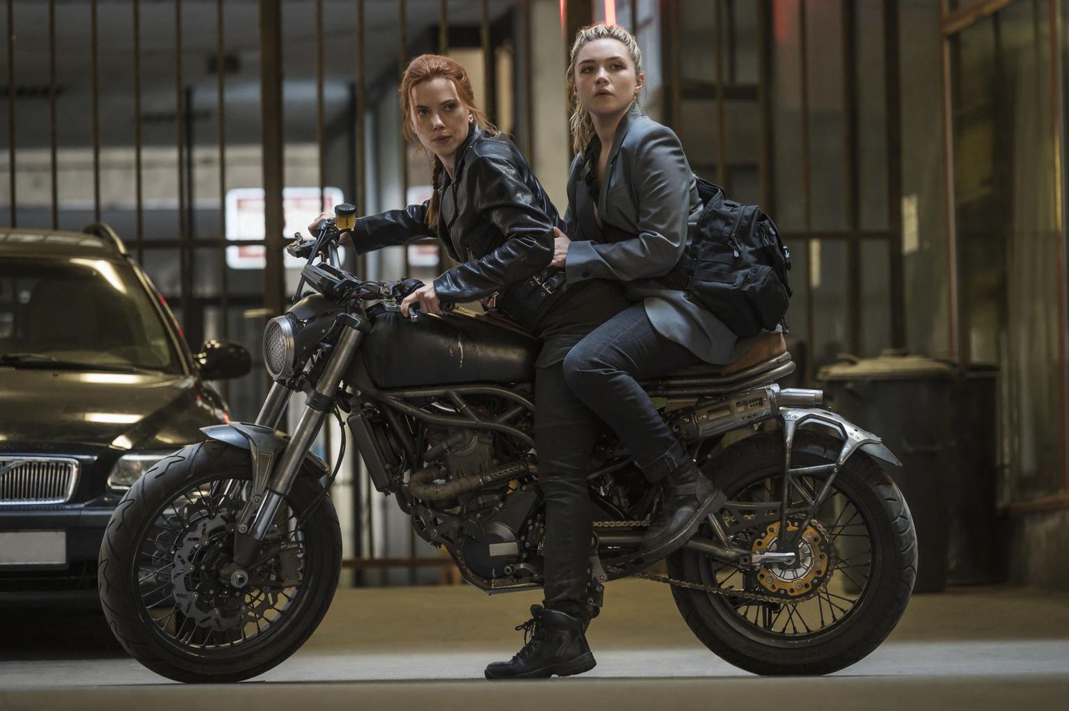 Natasha Romanoffi (Scarlett Johansson) ja Yelena (Florence Pugh) taaskohtumine, mis päädis põgenemisega.