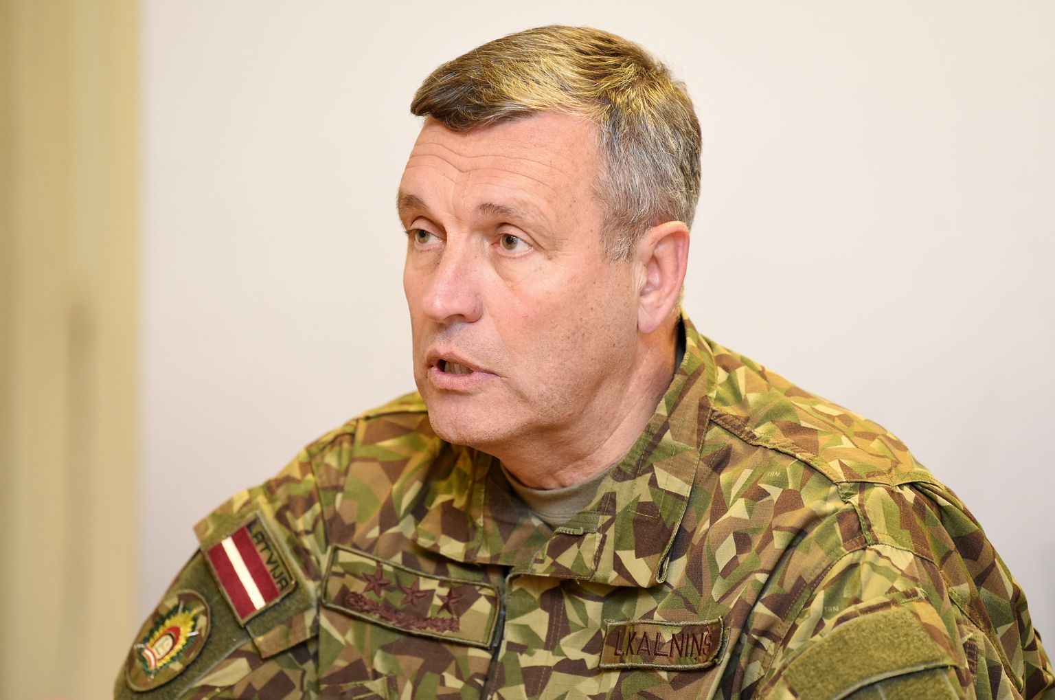 Nacionālo bruņoto spēku komandieris ģenerālleitnants Leonīds Kalniņš.