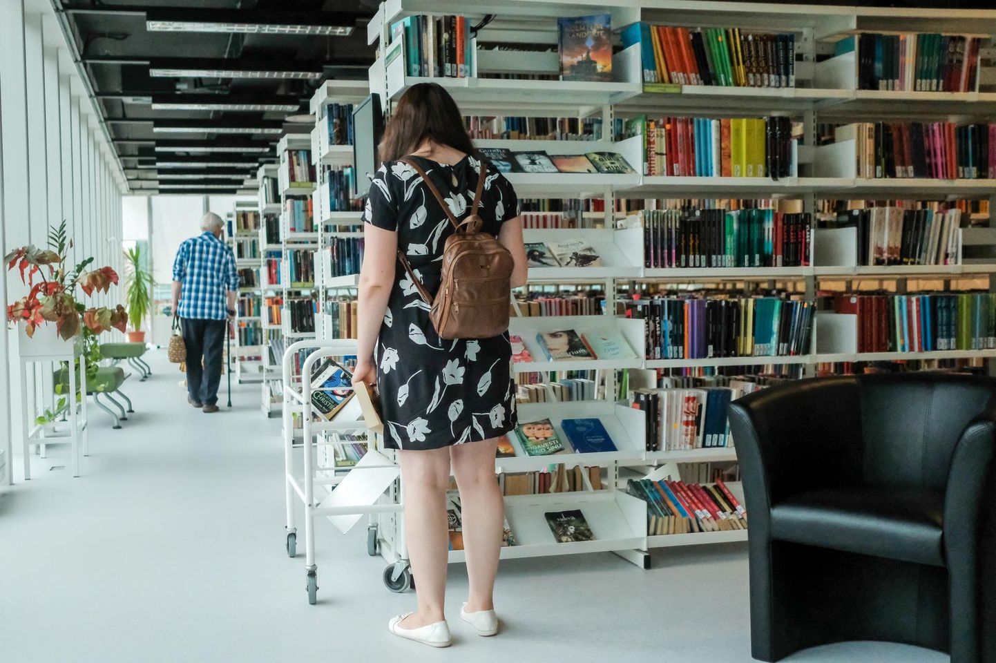 Raamatukogude säilitamiseks on kõige lihtsam samm registreeruda lugejaks ning hakata laenutama.