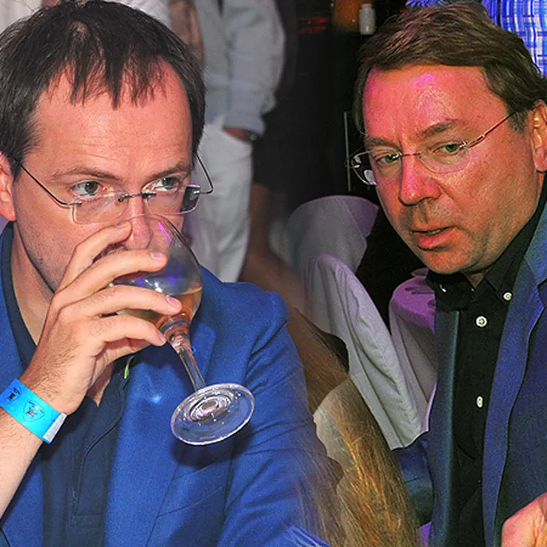 Krievijas kultūras ministrs Vladimirs Medinskis (pirmais no kreisās) un Krievijas prezidenta lietu pārvaldnieks Vladimirs Kožins