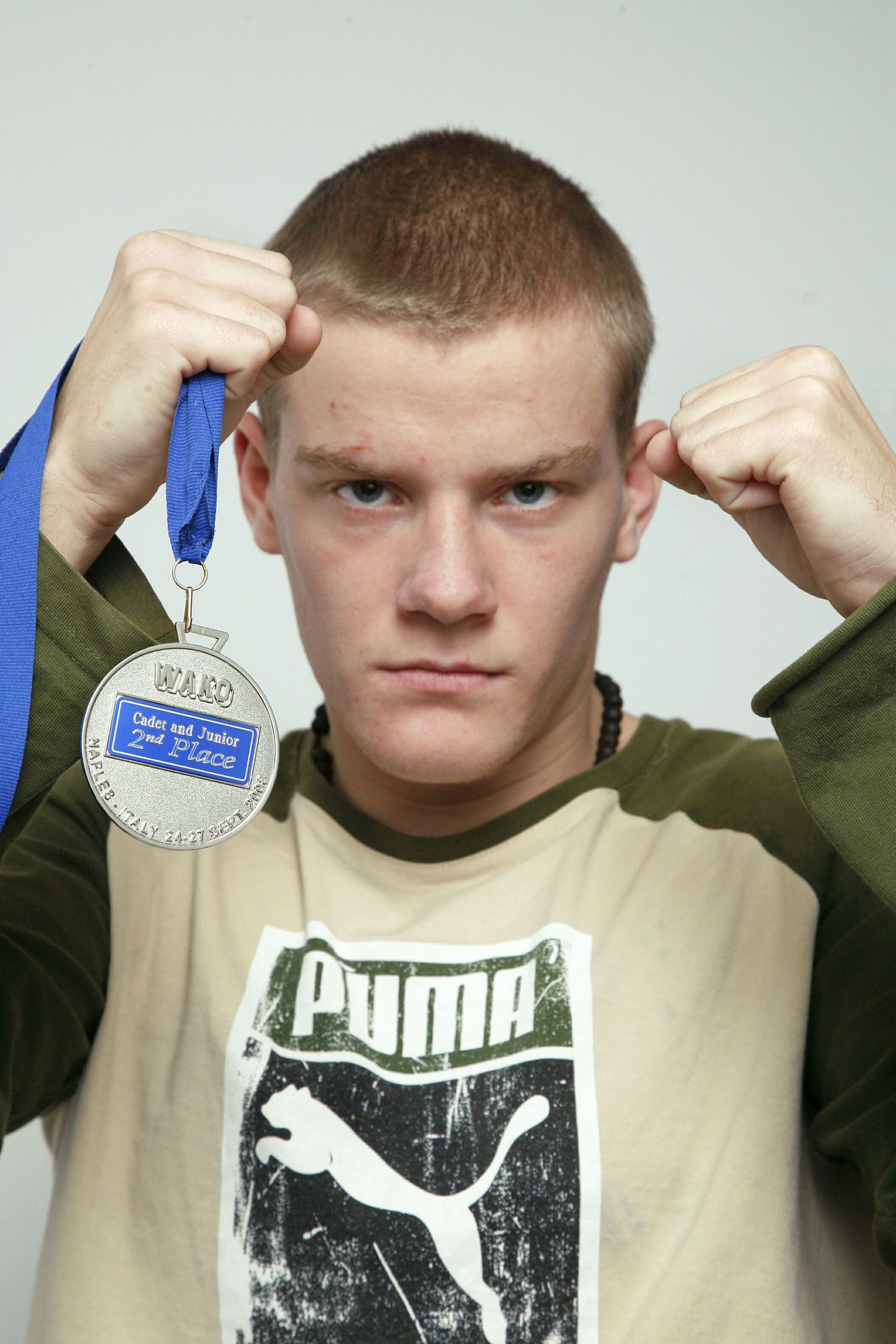 Värskelt Eesti meistriks ja juunioride MM hõbedale tulnud Marko Stolts Pärnu Postimehe toimetuses.