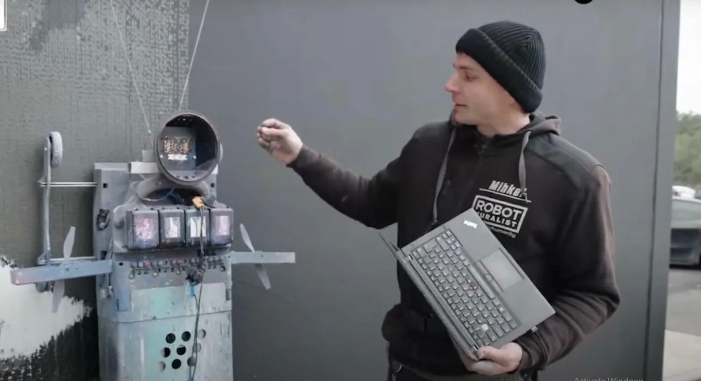 Mihkel Joala häälestab Saksamaal oma uusimat robortprinterit.