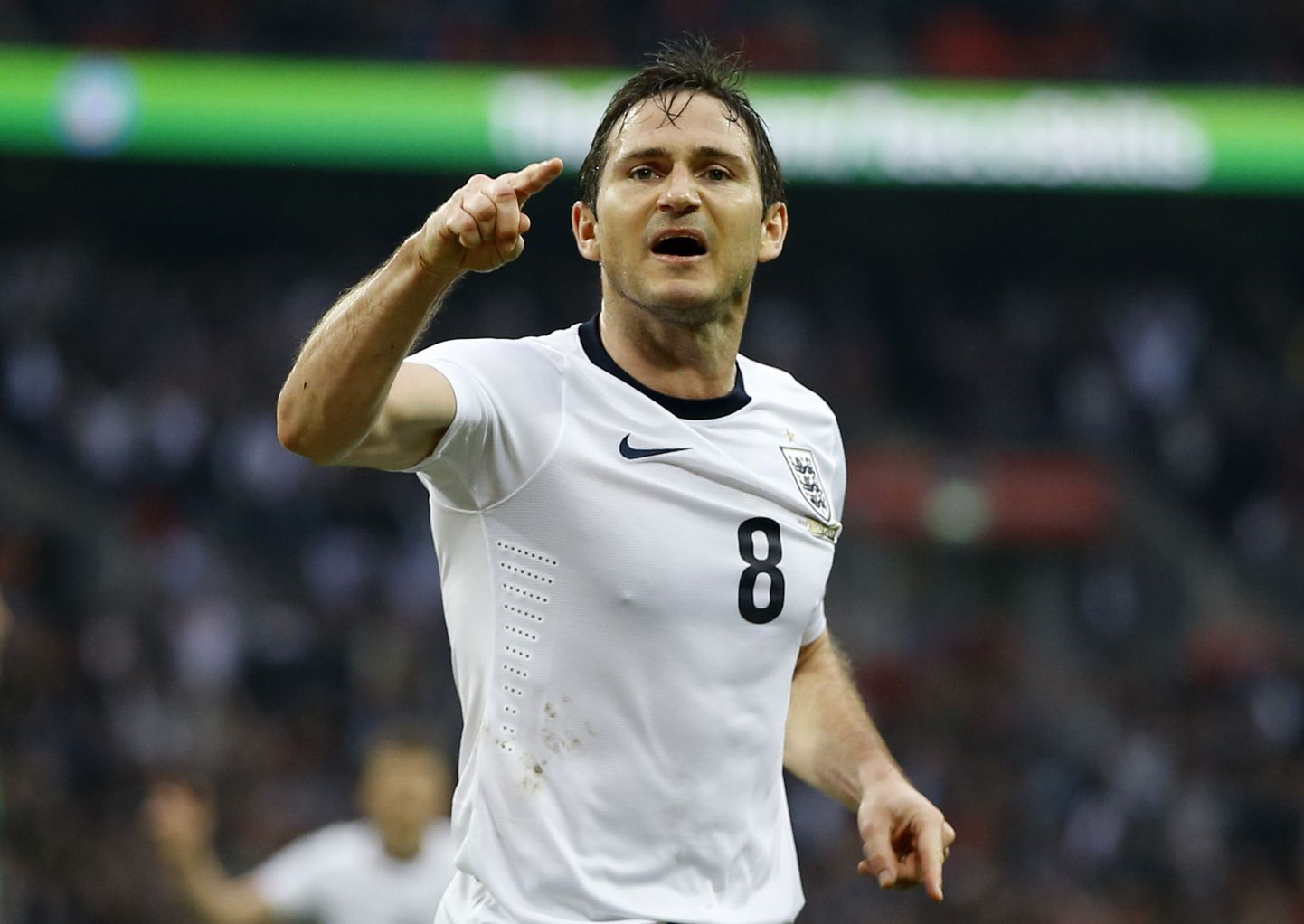 Frank Lampard tähistamas Iirimaa vastu löödud väravat.