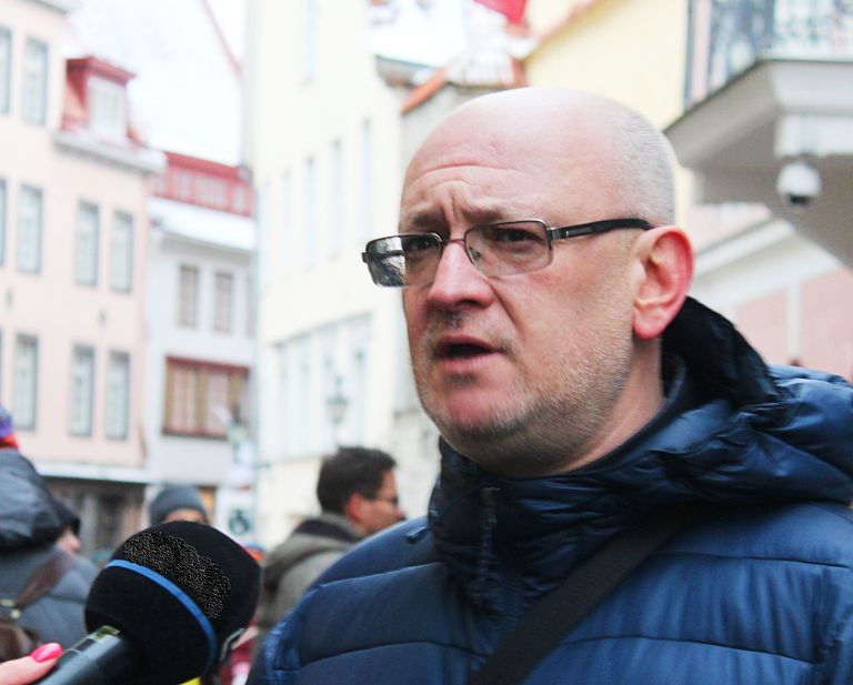 Петербургский оппозиционер Максим Резник на митинге около посольства РФ в Таллинне, 26 ноября 2022 года.