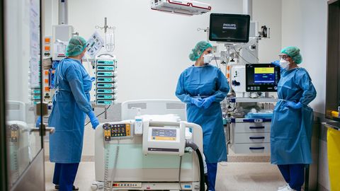Таллиннские больницы начинают закрывать ковид-отделения
