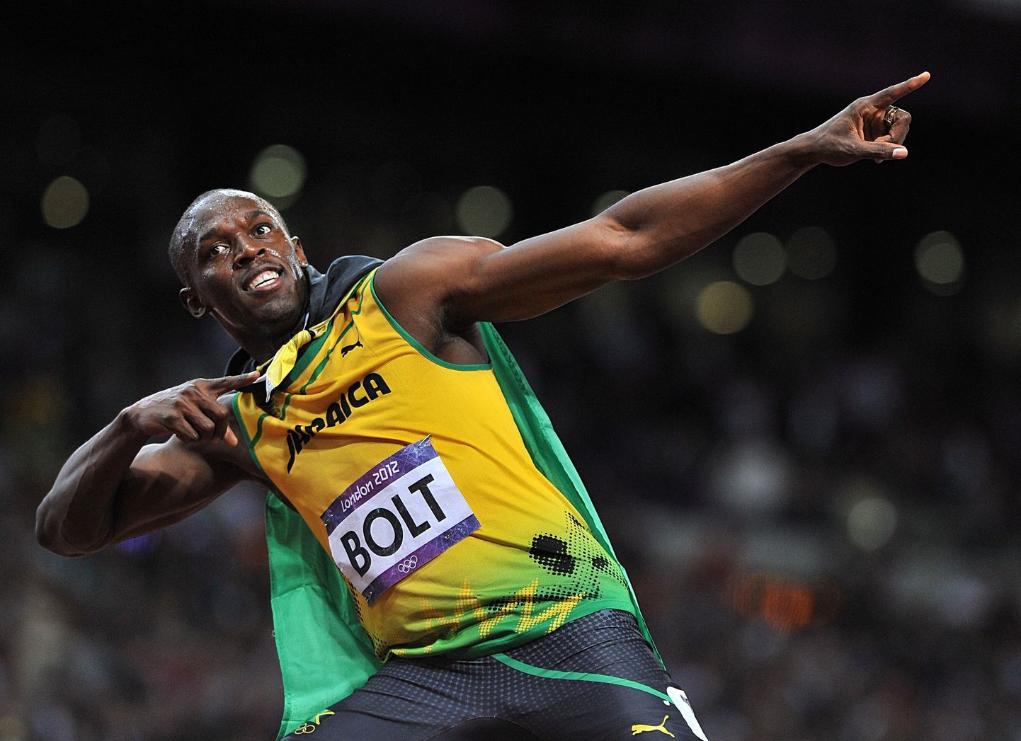 Jamaica jooksukuulsus Usain Bolt tähisatams 2012. aastal Londonis 100 meetri jooksu võitu.