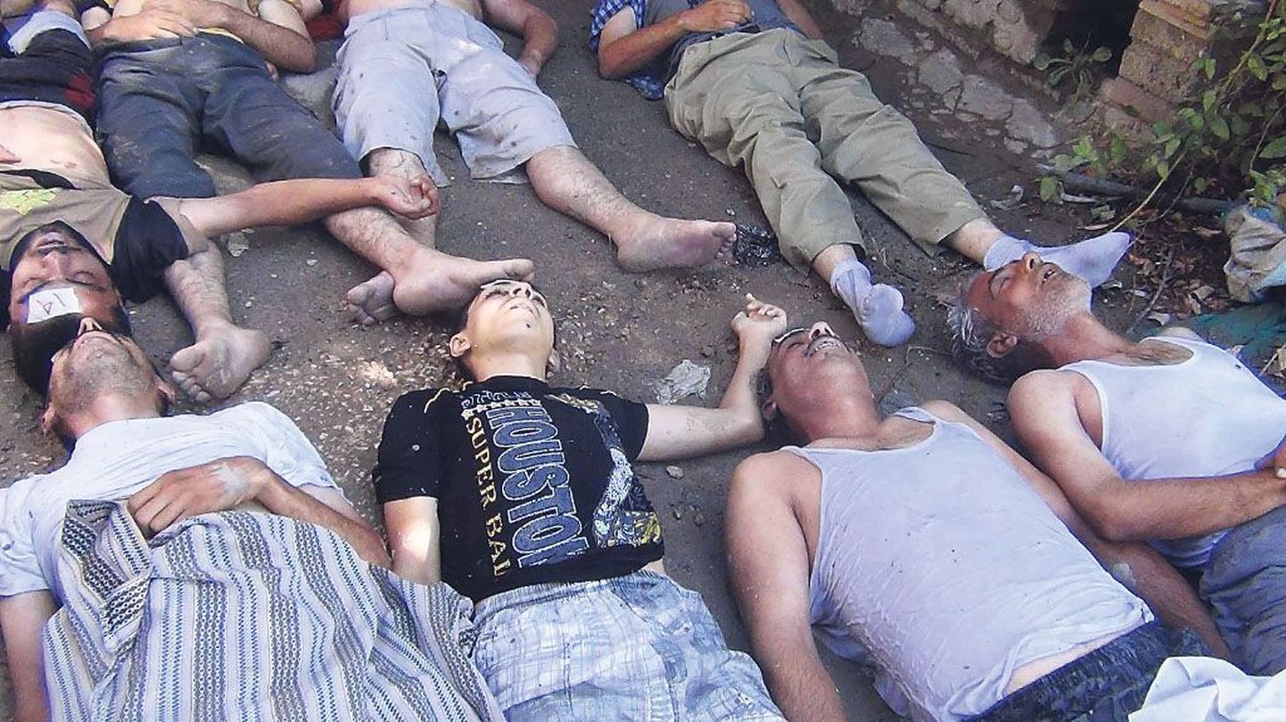 Süüria pealinna Damaskuse äärelinnas Zamalkas väidetavas keemiarünnakus hukkunud inimesed. Kui paljud neist tegelikult režiimi vastased olid, pole teada.
