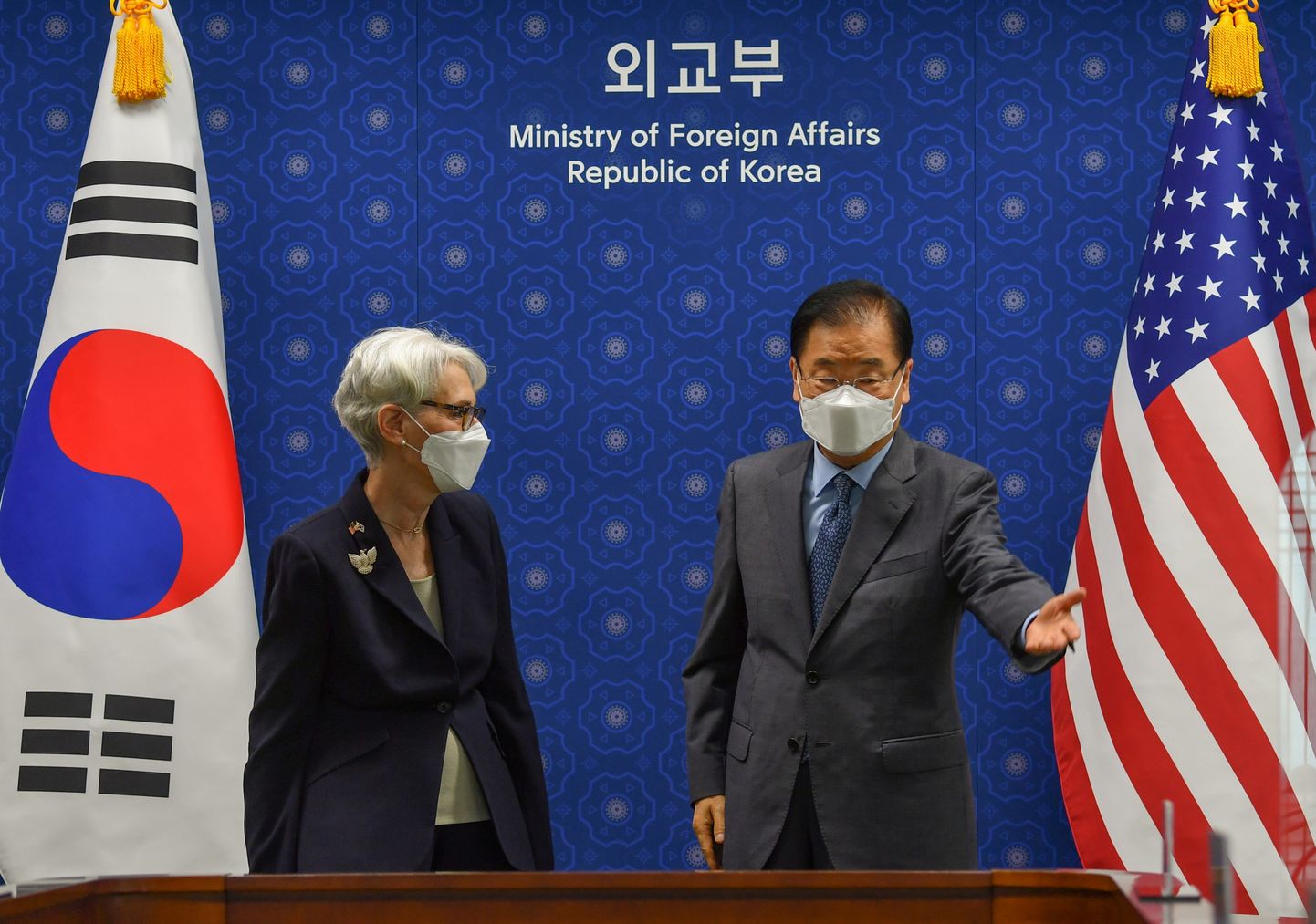 USA asevälisminister Wendy Sherman ja Lõuna-Korea välisminister Chung Eui-yong kohtumisel Soulis.