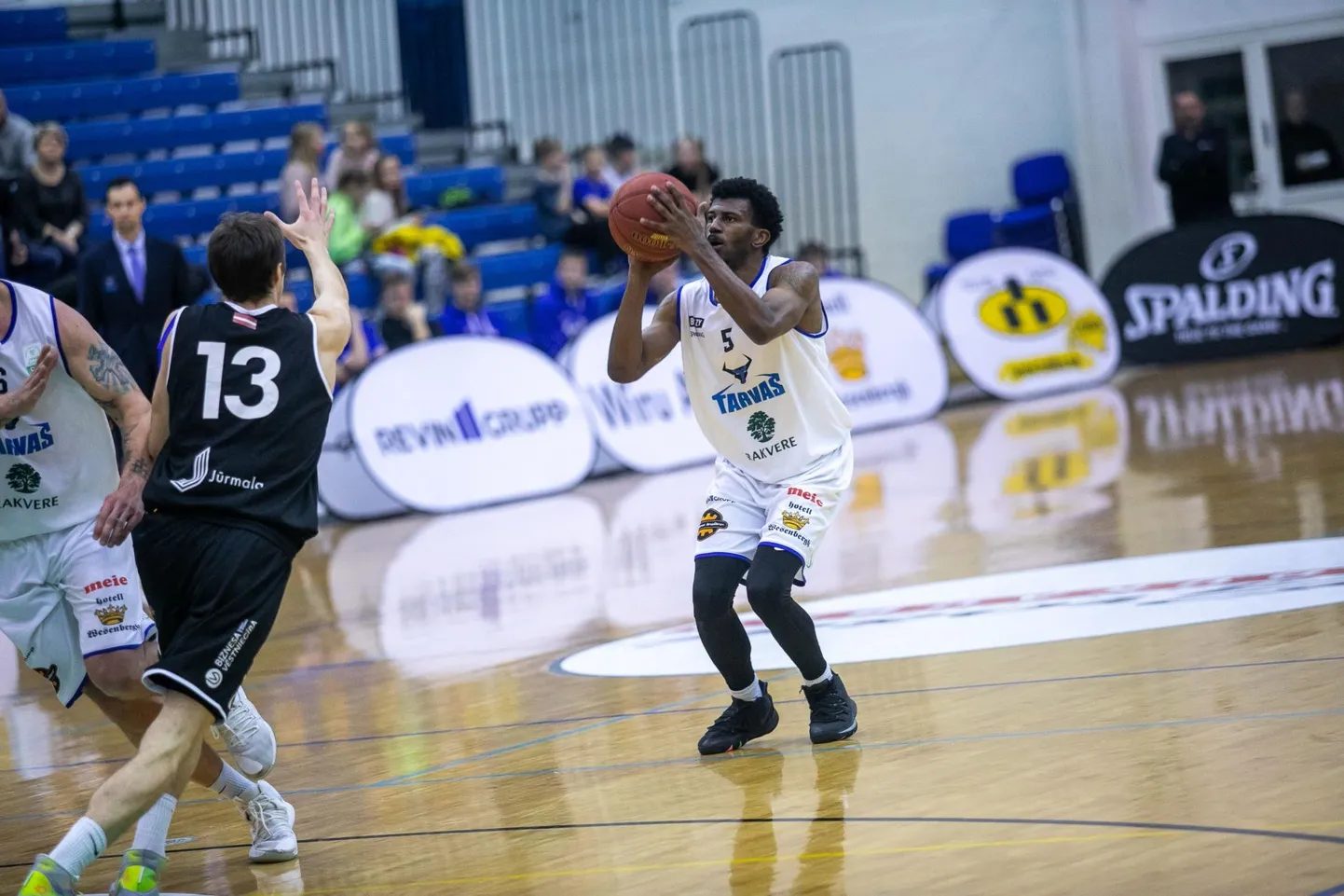 Devin Lee Harris ootab pikisilmi koroonatesti vastust, et saada teada, kas ta võib asuda tiimikaaslastega koos harjutama või mitte.