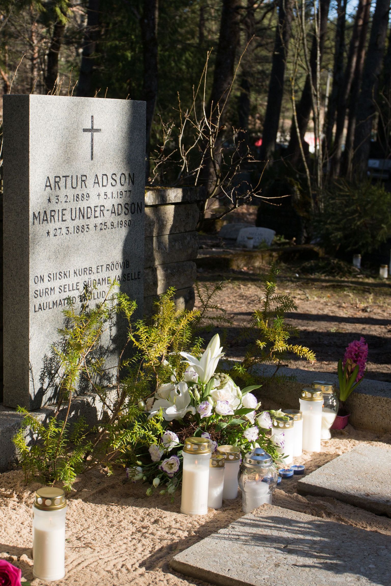 Marie Underi mälestamine Rahumäe kalmistul.
