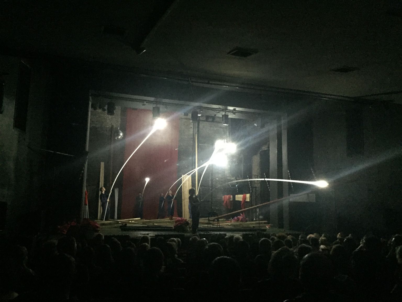 Ene-Liis Semperi ja Tiit Ojasoo "NO34 Revolutsioon" etendus Varssavis Teatr Powszechny's.