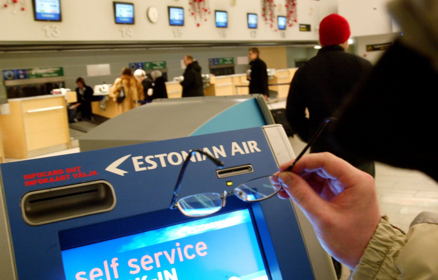 Kui kodus puudub internetiühendus või printer, saab Tallinna lennujaamas lisaks check-in laudadele kasutada ka check-in automaate.