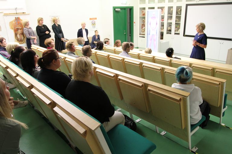 Hooldustöötajateks õppijate kohtumine Tartu tervishoiu kõrgkoolis.