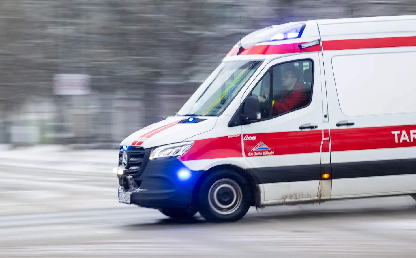 Kiirabi viis raskelt viga saanud naise haiglasse.