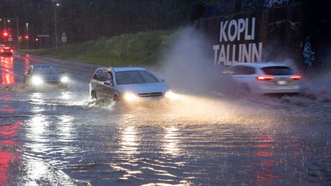 ETTEVAATUST ⟩ Sünoptik hoiatab raju tuule ja üleujutuste eest: kui tõesti peaks 24-48 tunniga nii palju vihma alla sadama, siis...